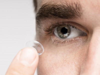 ¿Dormir con lentes de contacto es peligroso?