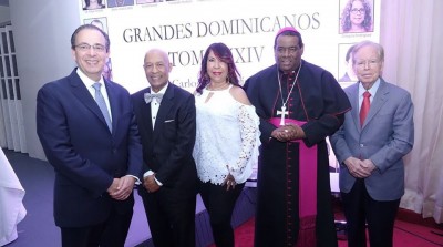 El Dr. Arnaldo Espaillat Matos form&oacute; parte de la mesa de honor de la XXIV edici&oacute;n del libro Grandes Dominicanos.