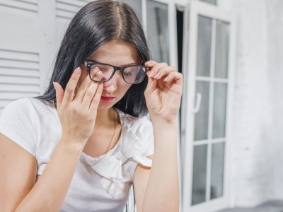 How does Sjögren's syndrome affect the eyes?
